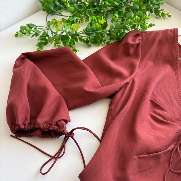 Urban Outfitters Open Front Tie Top Size Medium - Picture 3 of 6